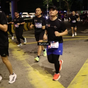 Runner Photo 4273593