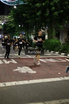 Runner Photo 4277863
