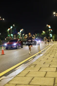 Runner Photo 4284575