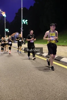 Runner Photo 4290699