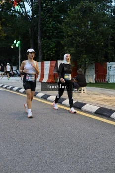 Runner Photo 4295375