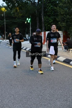 Runner Photo 4296036