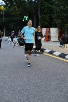 Runner Photo 4296059