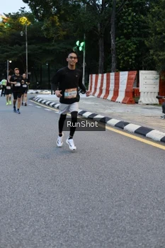 Runner Photo 4296133