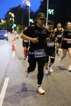Runner Photo 4296635