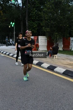 Runner Photo 4296800
