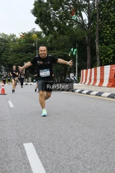Runner Photo 4299444