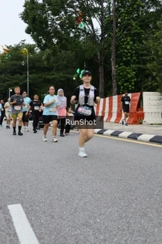 Runner Photo 4300023