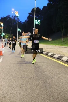 Runner Photo 4300069