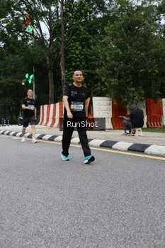 Runner Photo 4300096