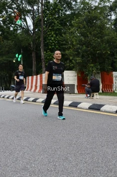 Runner Photo 4300100