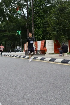 Runner Photo 4300111
