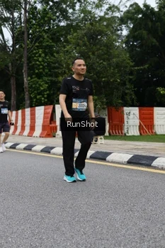 Runner Photo 4300114