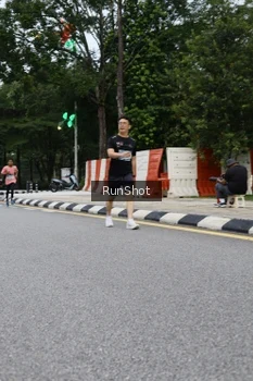 Runner Photo 4300115