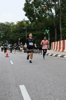 Runner Photo 4300125