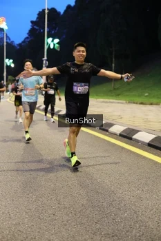 Runner Photo 4300140