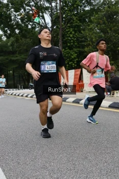 Runner Photo 4300141
