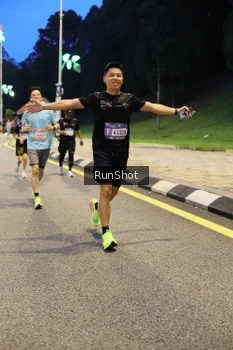 Runner Photo 4300159