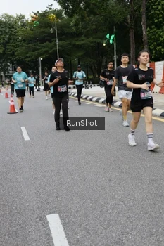 Runner Photo 4300176