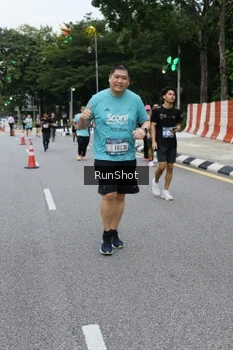 Runner Photo 4300200