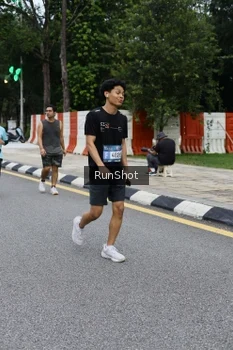 Runner Photo 4300213