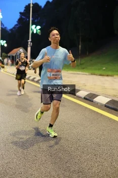 Runner Photo 4300245