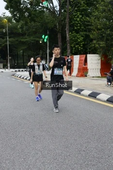 Runner Photo 4300272