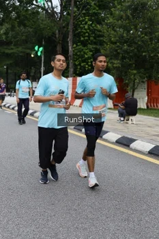 Runner Photo 4300302