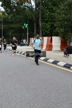 Runner Photo 4300307