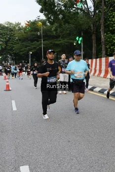Runner Photo 4300312