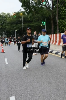 Runner Photo 4300314