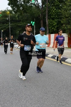 Runner Photo 4300320