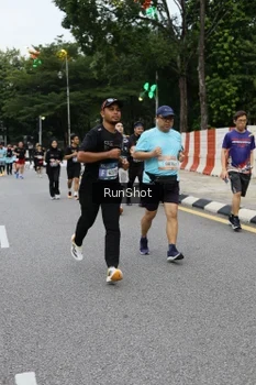 Runner Photo 4300324