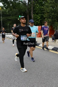 Runner Photo 4300328