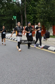 Runner Photo 4300330