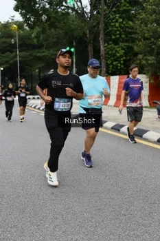 Runner Photo 4300331