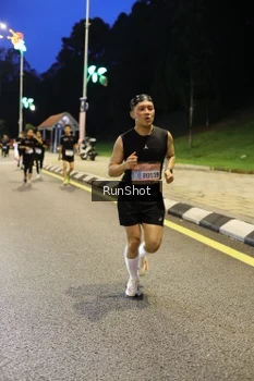 Runner Photo 4300342