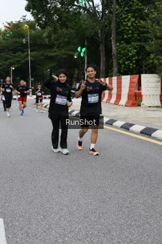 Runner Photo 4300344