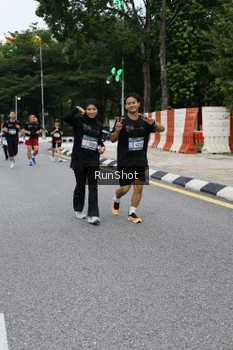 Runner Photo 4300354