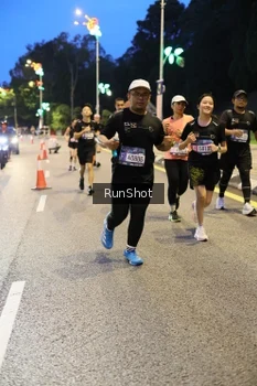 Runner Photo 4300362