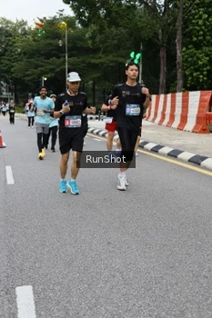 Runner Photo 4300364