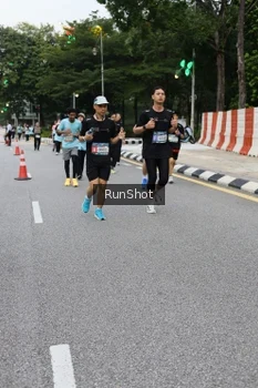 Runner Photo 4300365