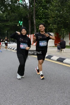 Runner Photo 4300366