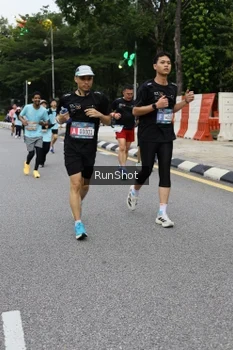 Runner Photo 4300368