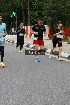 Runner Photo 4300381