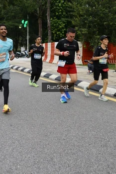 Runner Photo 4300382