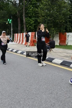 Runner Photo 4300398