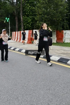 Runner Photo 4300400