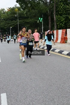 Runner Photo 4300417