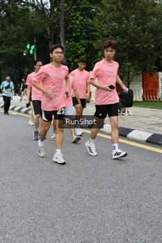Runner Photo 4300442